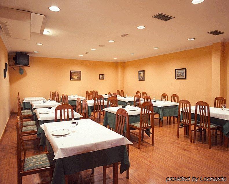 ホテル エル レティーロ デ カルデア オビエド レストラン 写真